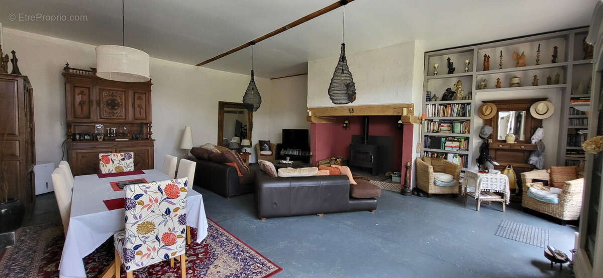 Maison à COUSSAC-BONNEVAL