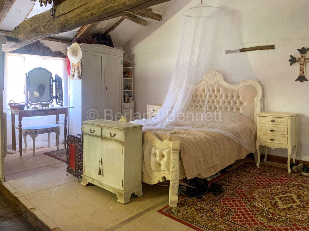 Maison en pierres avec dépendances et grand terrain - Pretty - photo 12