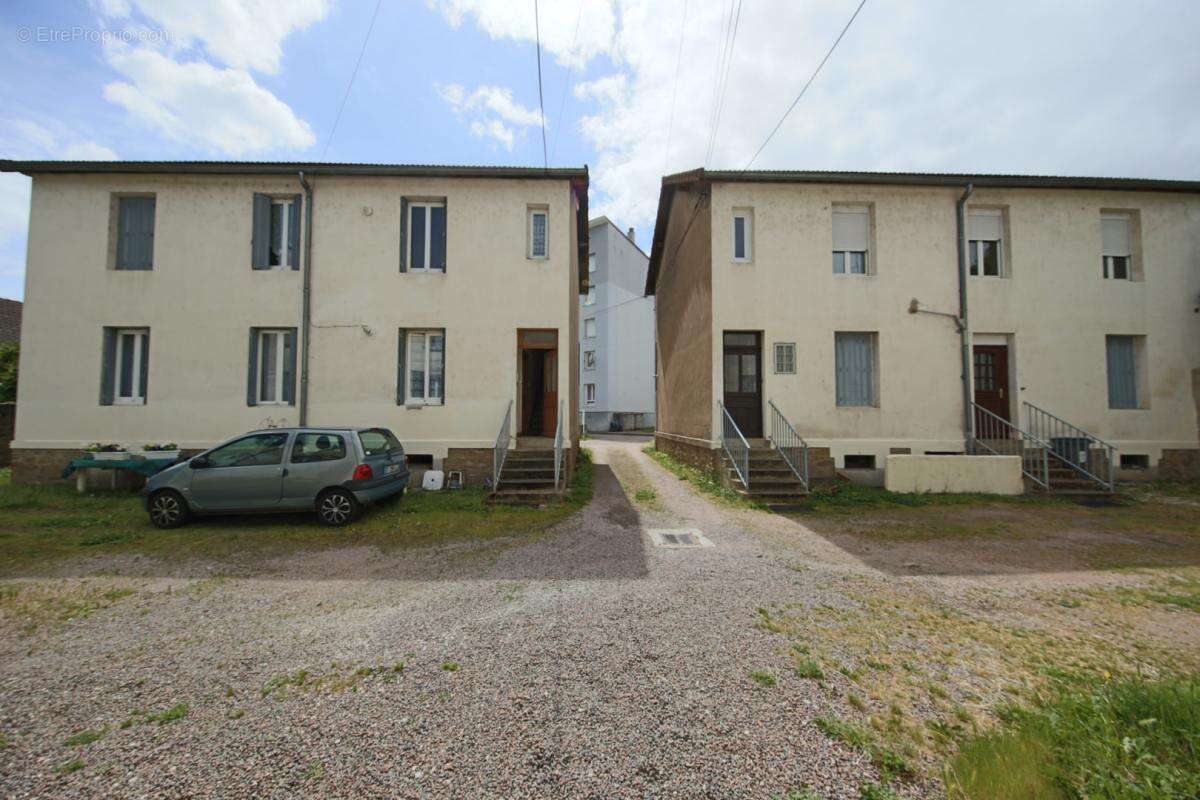 Ensemble de trois immeubles avec jardin et garages - photo 13