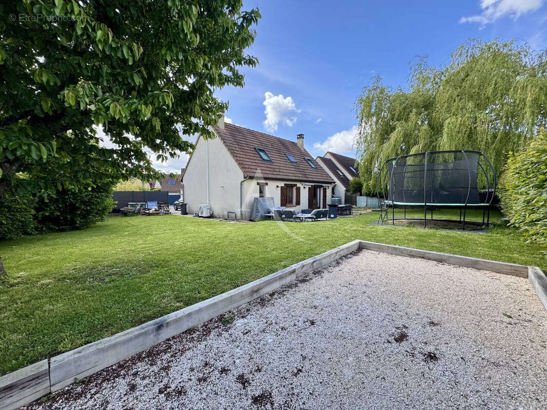 Maison à CHEVRY-COSSIGNY