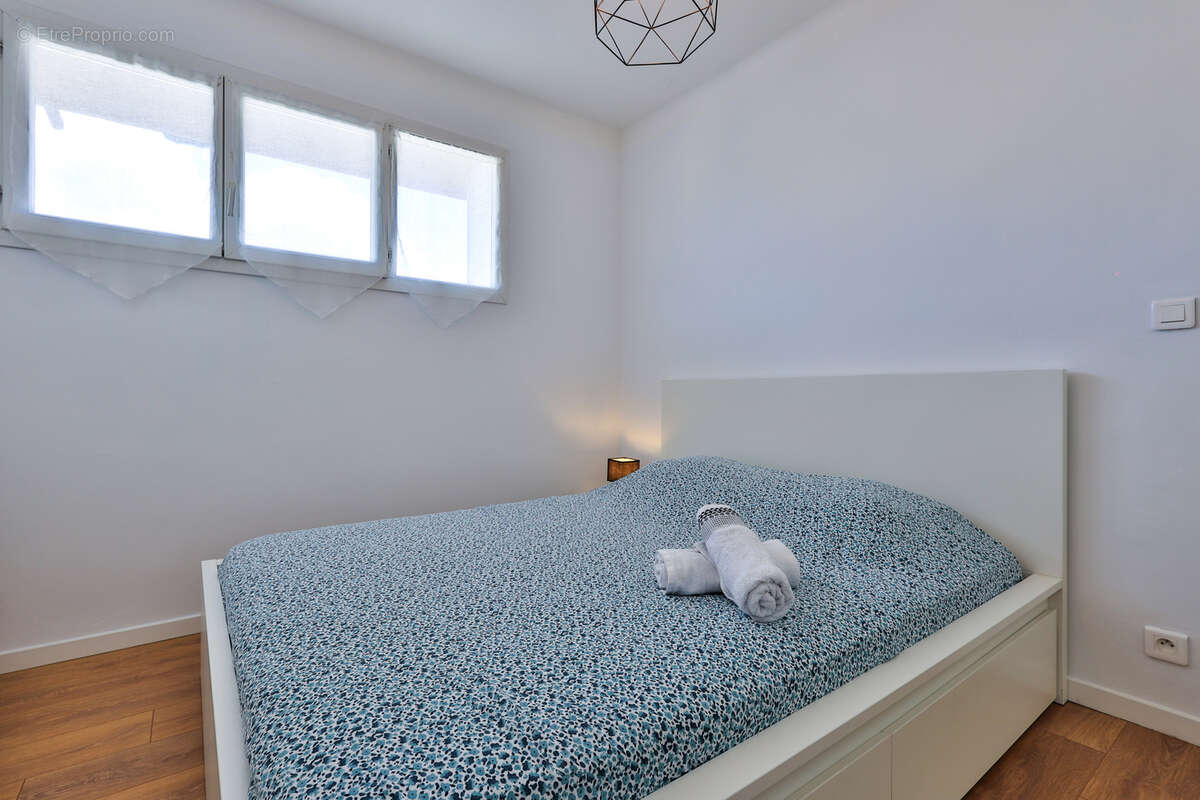 Appartement à LE REVEST-LES-EAUX