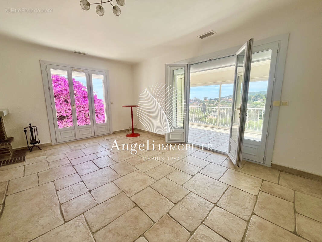 Saint aygulf : villa au calme - photo 8