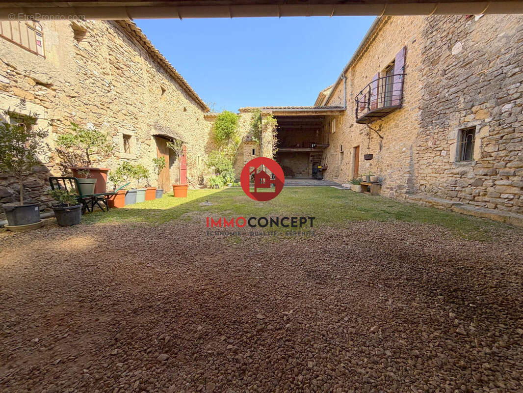 Maison à SAINT-PAUL-LES-FONTS