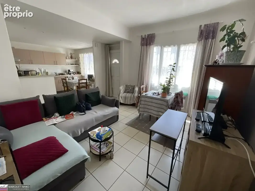 Une opportunité rare sur Béziers - Font-Neuve !!! Cette agréable villa T3 de plain-pied offrant 59 m² habitables, construite en  - photo 5