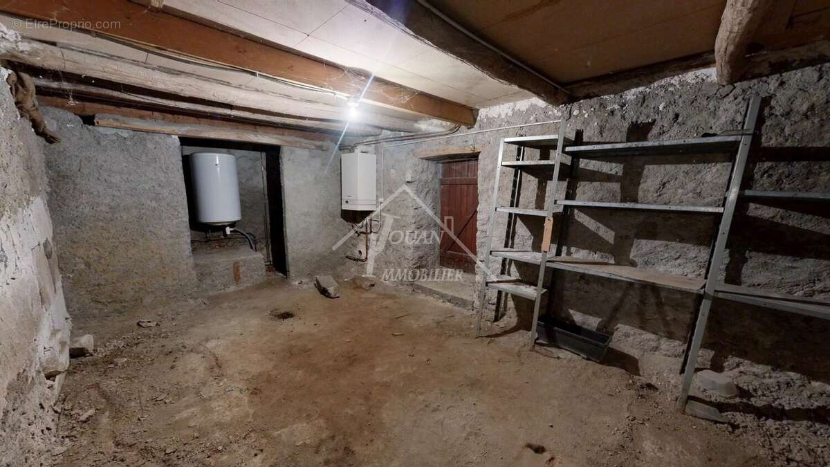 Maison à rénover avec jardin et grange - photo 13