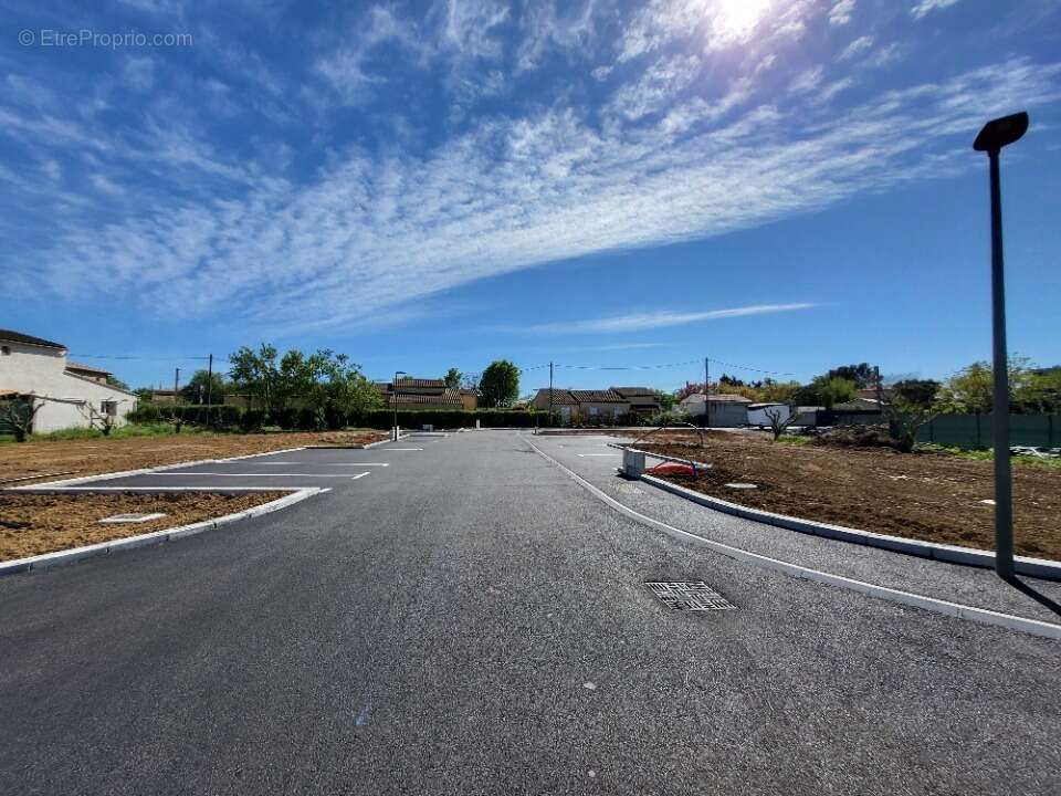 Terrain à LA CRAU