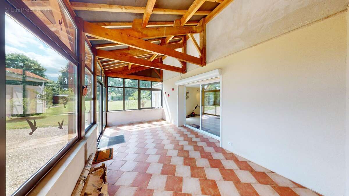 Maison à SENS-BEAUJEU