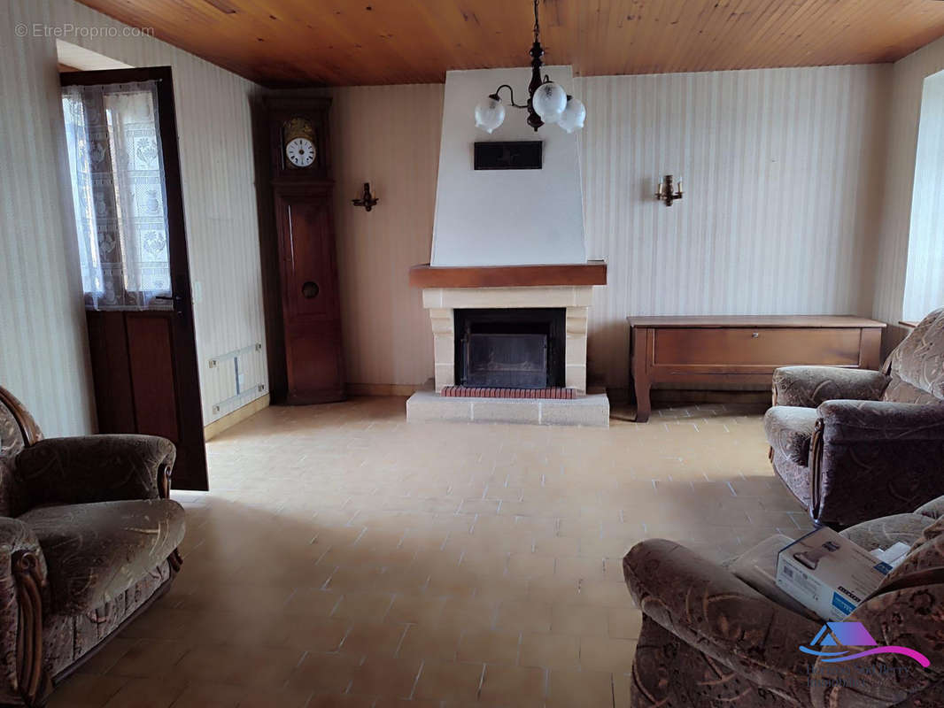 Maison à POULIGNY-NOTRE-DAME