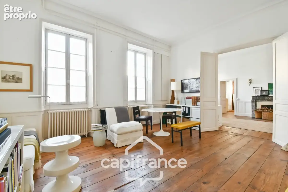 En CHARENTE MARITIME, A SAINT JEAN D'ANGELY (17), Maison de caractère à vendre 12 pièces  avec jardin, proche commerces - photo 7