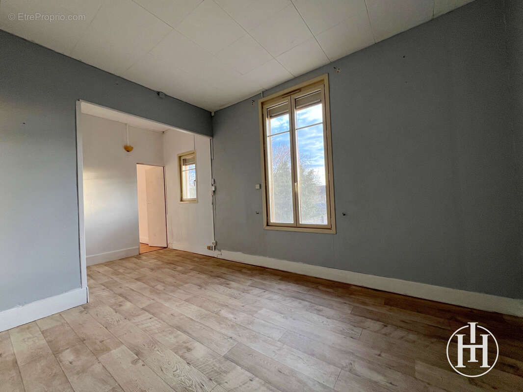 Maison à SAINT-AMAND-MONTROND