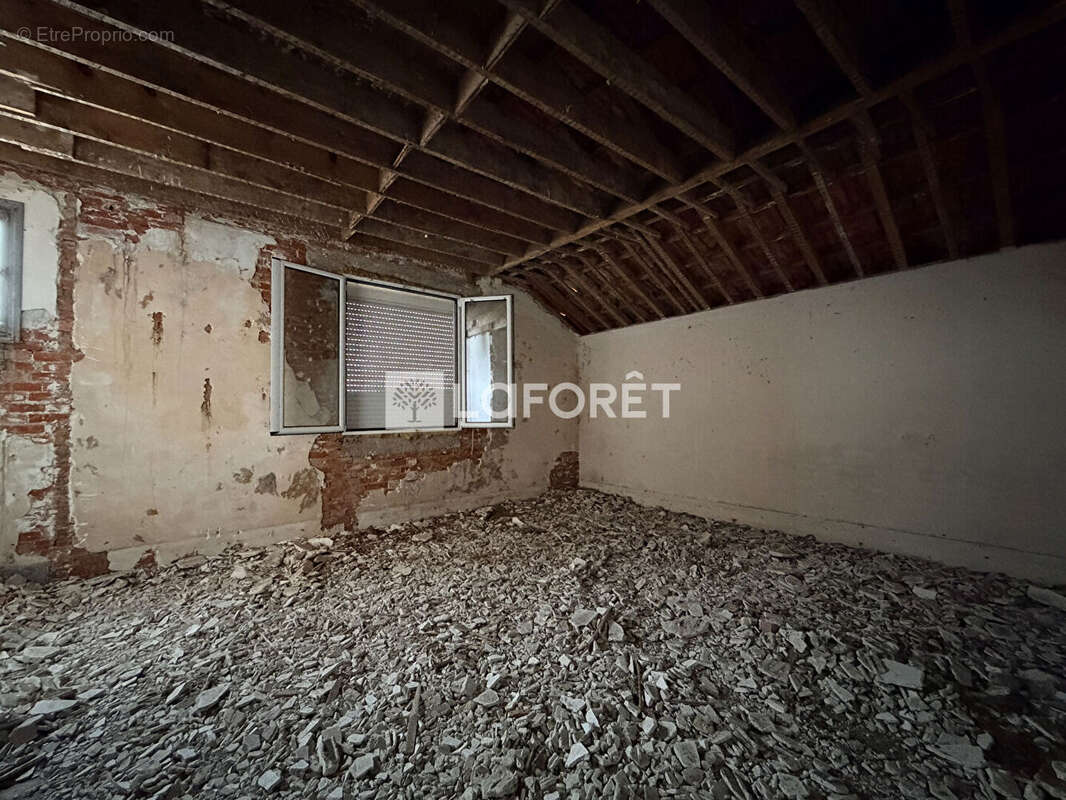 Maison à LA CHAPELLE-FELCOURT