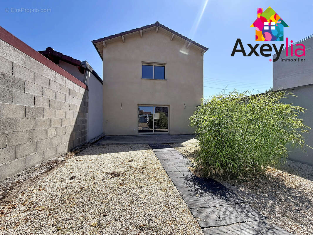 A vendre - feurs -  maison individuelle avec terrain et grand espace de vie - photo 3