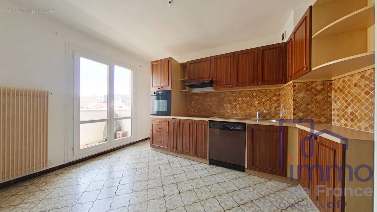 Appartement 83 m² à Saint-Etienne  - photo 4