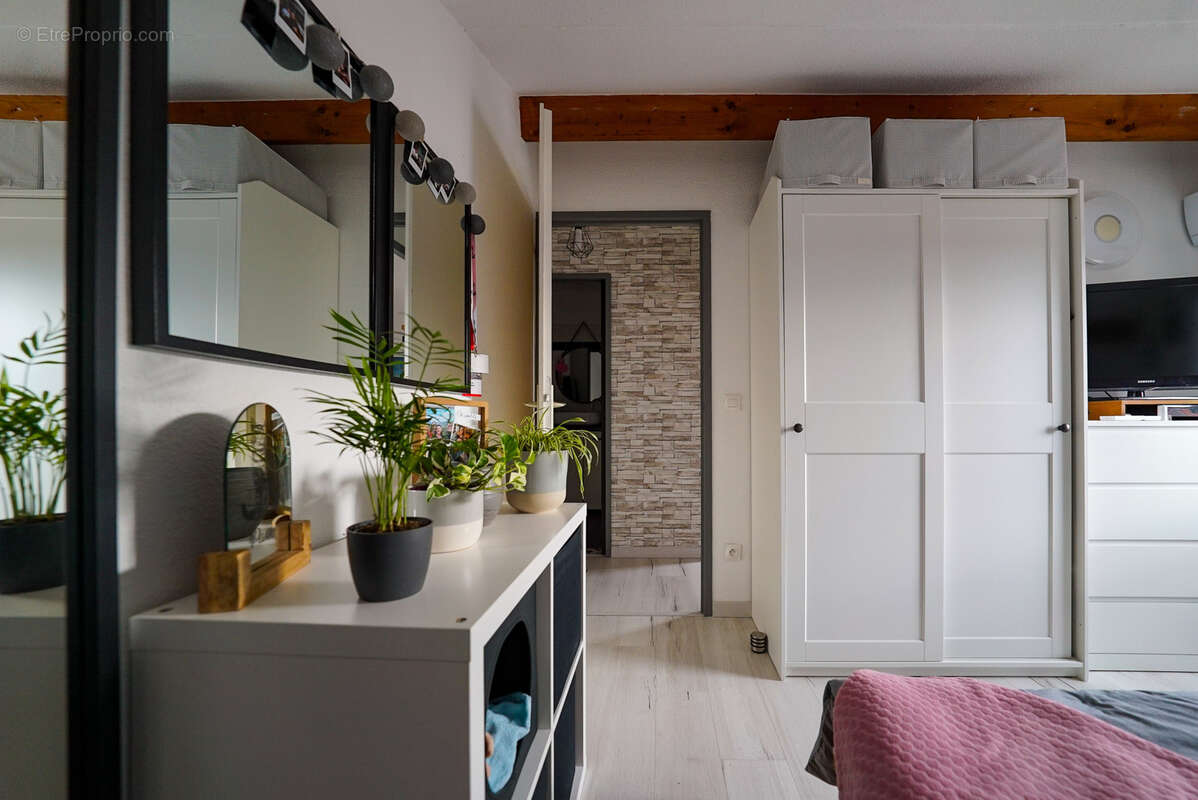 Maison à VIC-LA-GARDIOLE