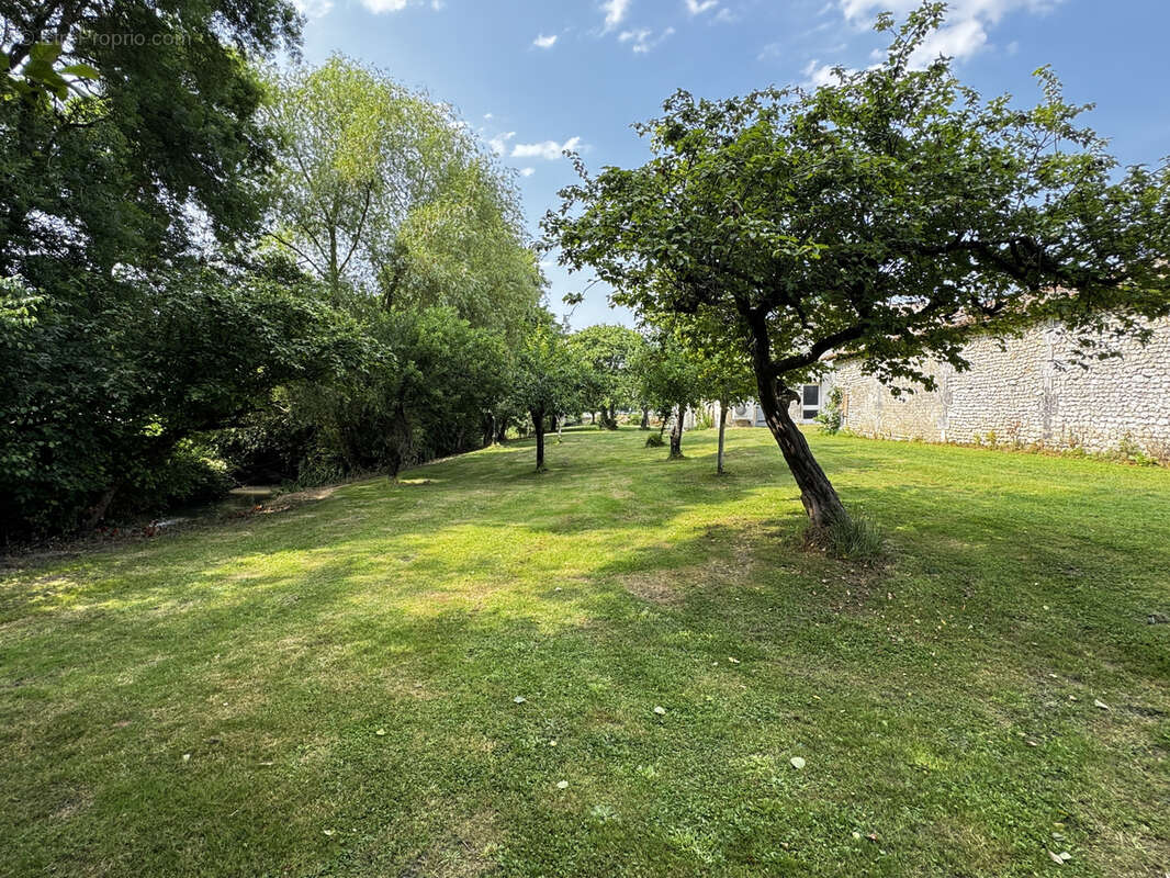 Maison à CHALLIGNAC