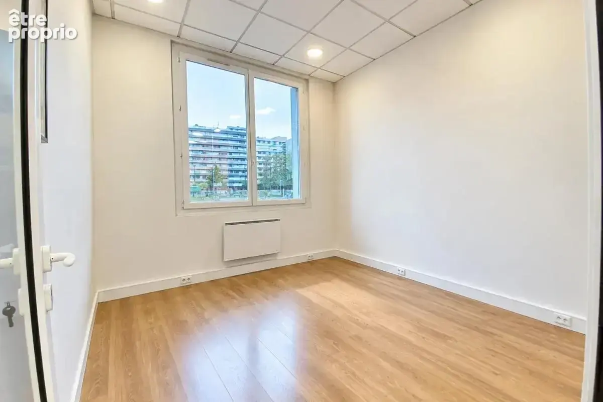 Corpimmo vous propose en exclusivité la vente d'une surface commerciale de 78 m² (carrez) de plain pied traversante, accessibili - photo 5