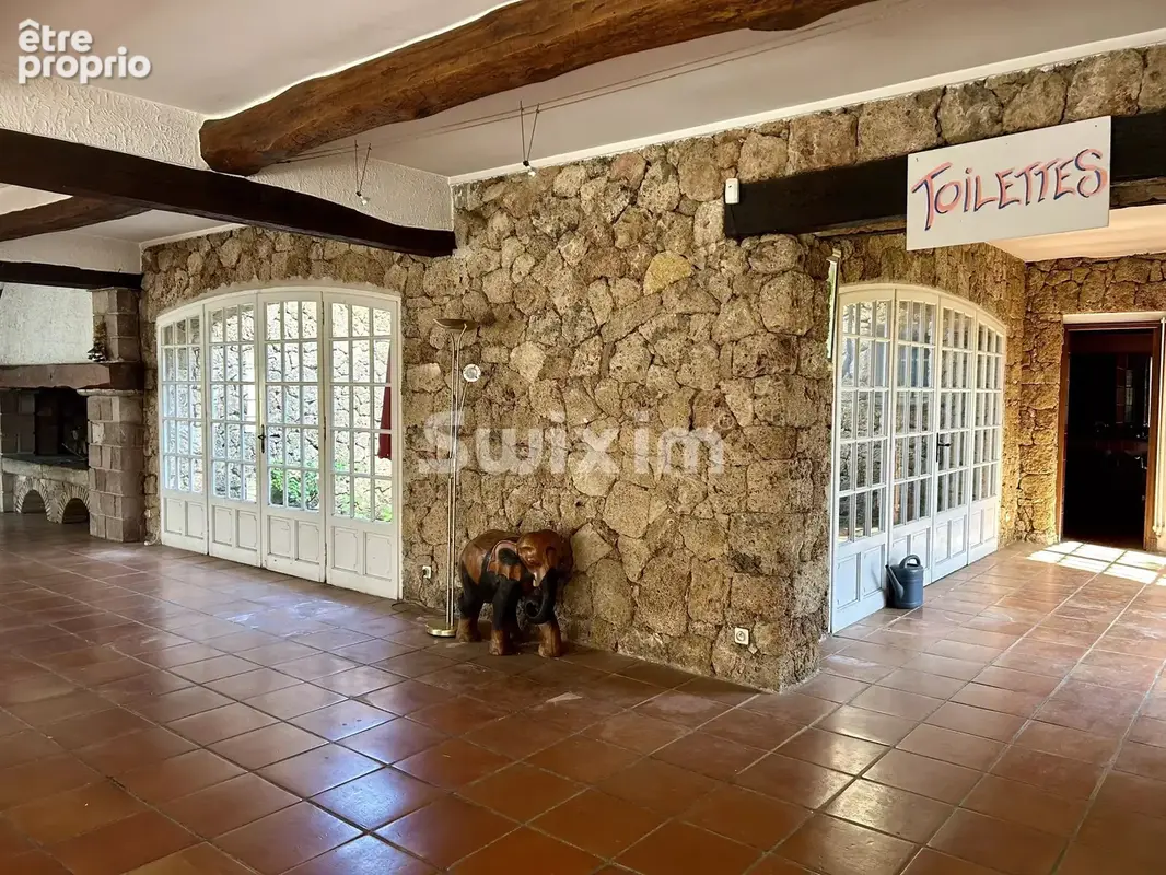 Superbe bastide en pierre de 500 m² à La Motte - photo 4