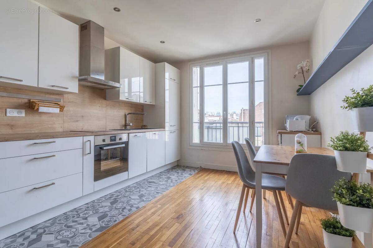 Appartement à COURBEVOIE