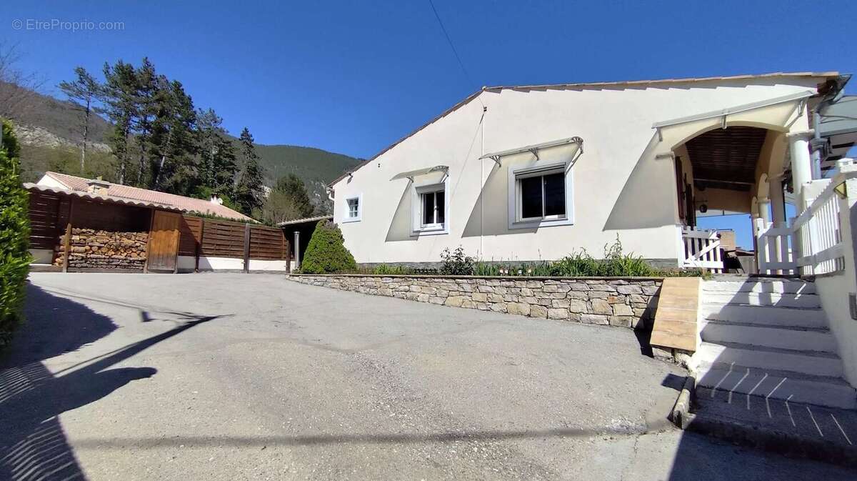 Maison 4 Pièces - Piscine et Garages - photo 15