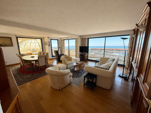 Rare FACE MER magnifique 4 pièces de 128 m2 avec vaste terrasse, 3 ch, 3sdb , garage et cave - photo 2