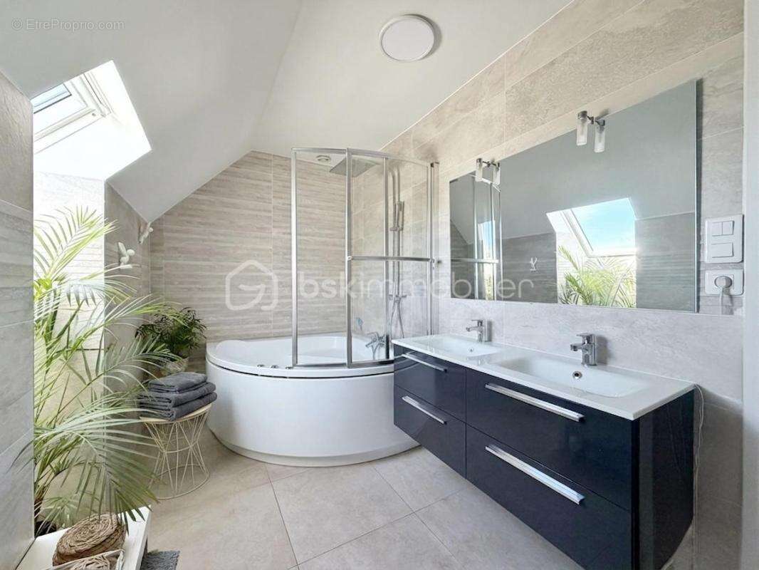 Villeneuve-le-Roi – Maison familiale avec piscine - photo 20