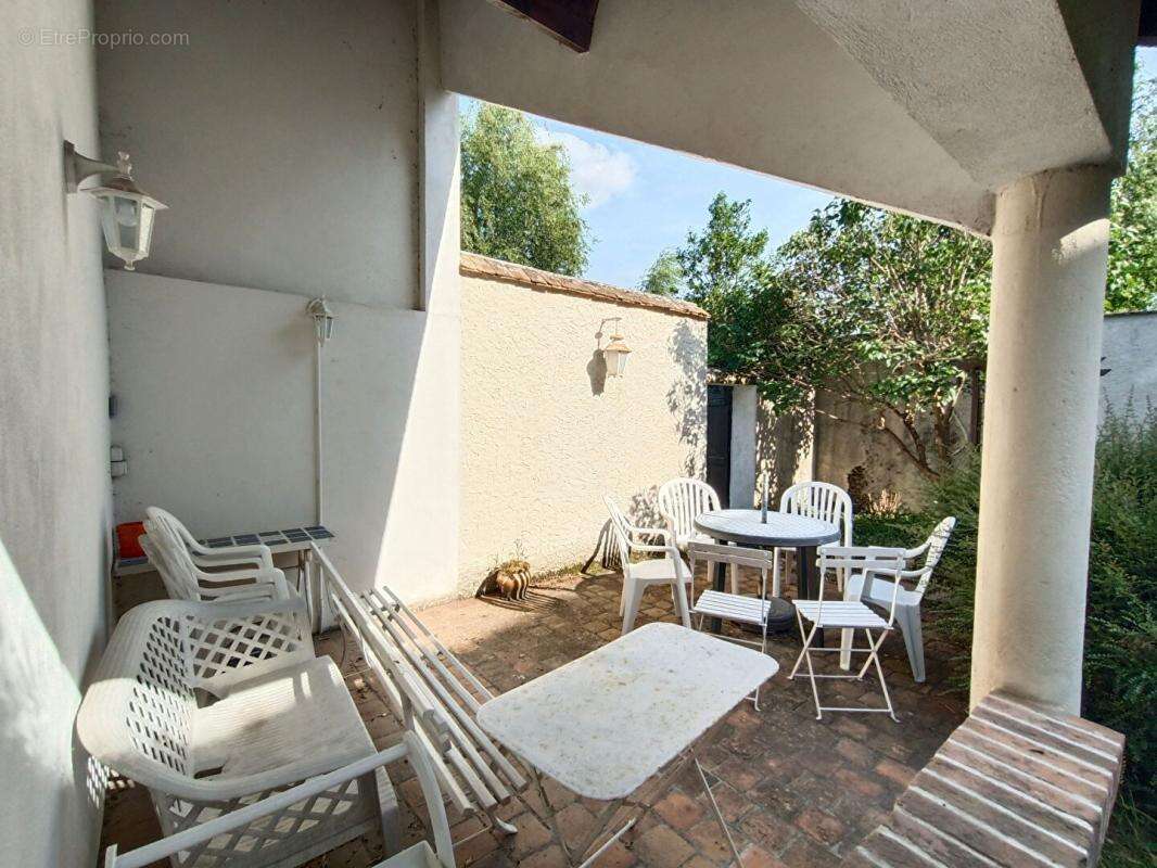 Maison à SELLES-SAINT-DENIS