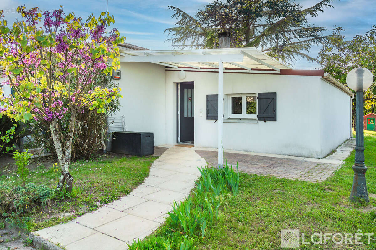 Maison à AMBARES-ET-LAGRAVE
