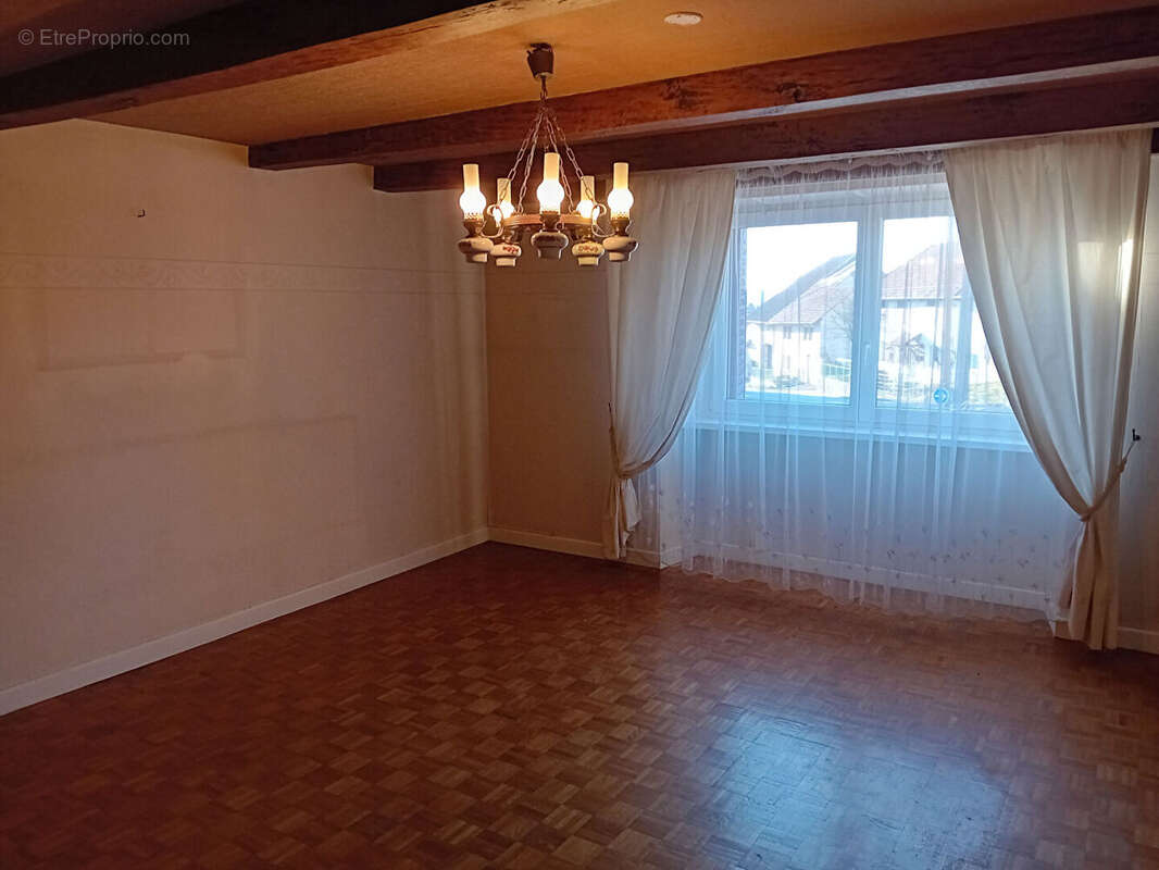 Maison à MONTECHEROUX