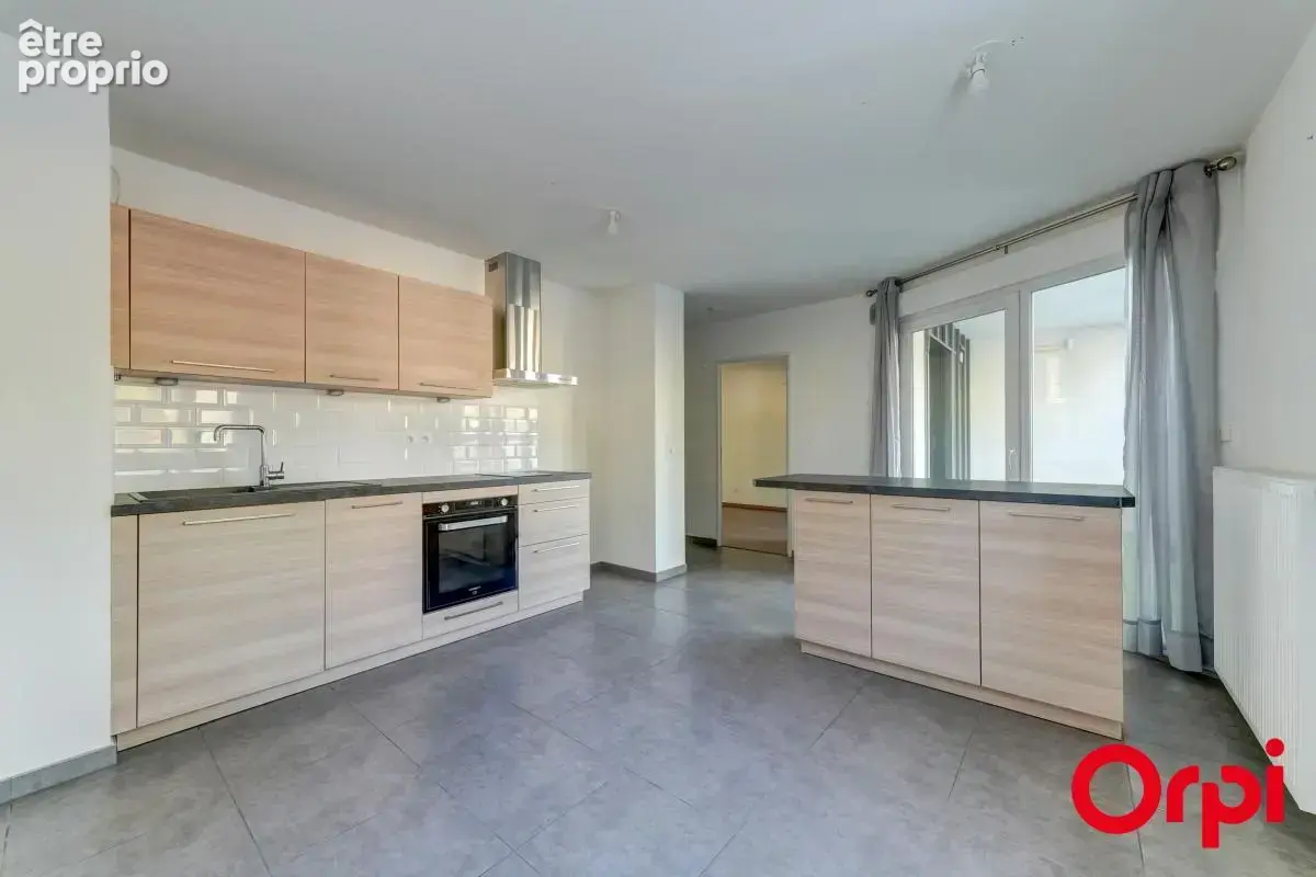 Appartement à RILLIEUX-LA-PAPE
