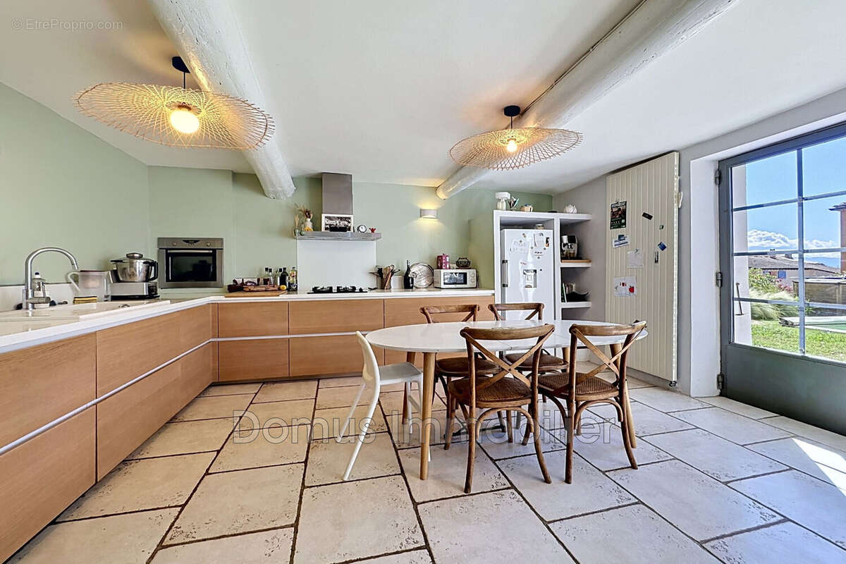 Maison à CHATEAUNEUF-DE-GADAGNE
