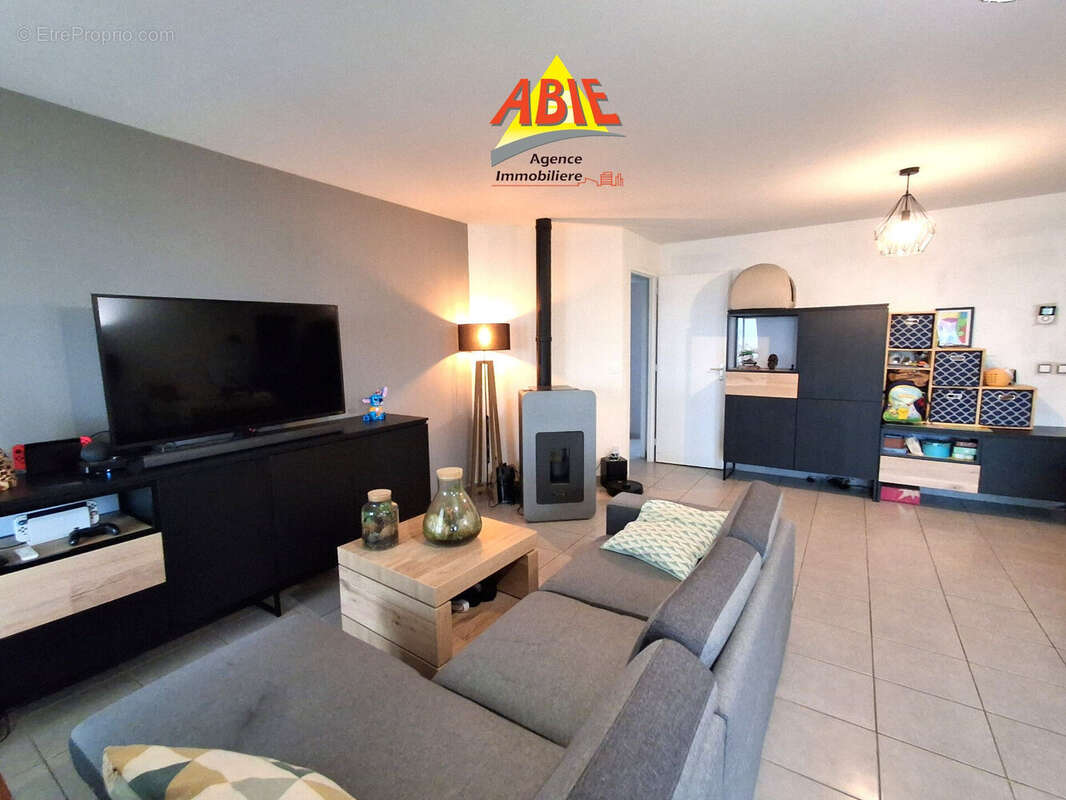 Photo 2 - Maison à VOUILLE