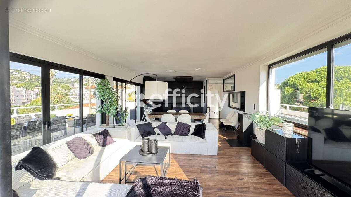 Appartement à VALLAURIS