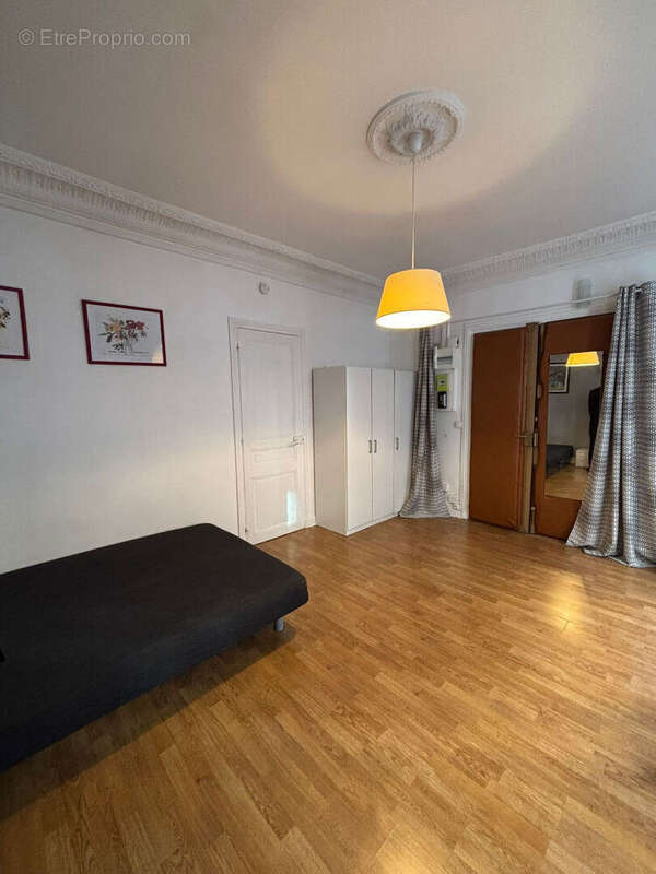 Appartement à COURBEVOIE