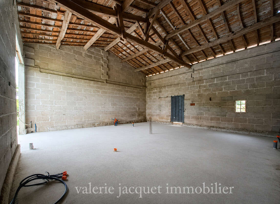 Permis de construire accordé et fondations déjà réalisées : un projet prêt à reprendre sans attendre. - photo 4