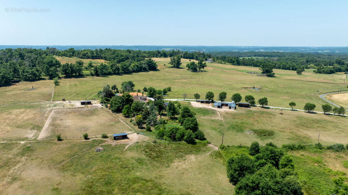 Maison à LA ROCHE-CHALAIS