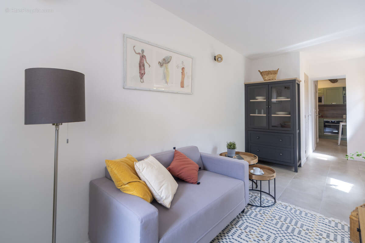 Maison à LA ROQUE-D'ANTHERON