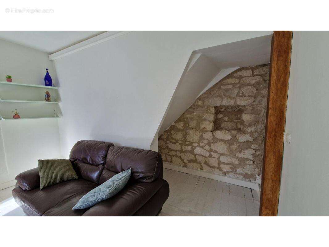 Appartement à FLEURINES