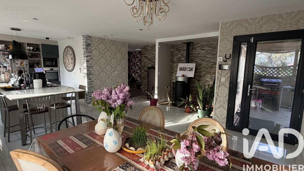 Maison 155 m² à Migne-Auxances  - photo 2