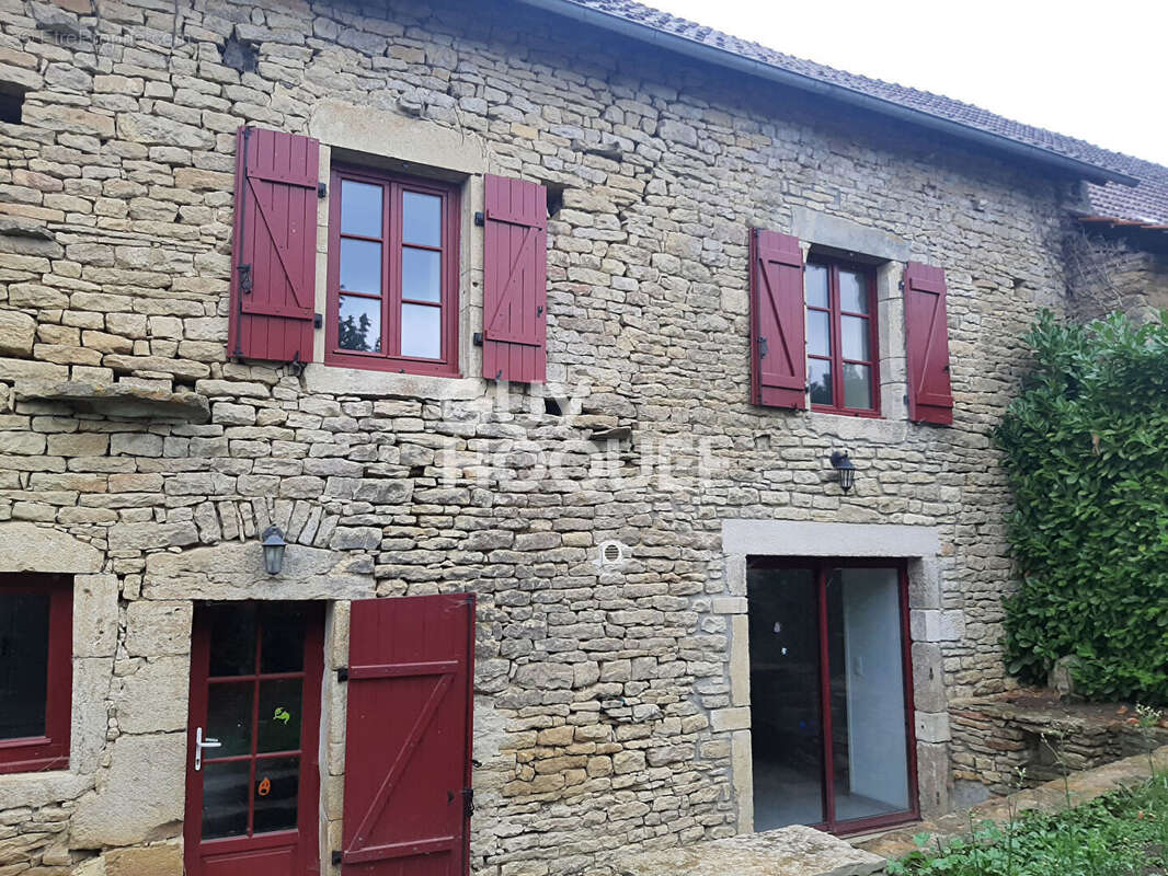 Maison à EGUILLY