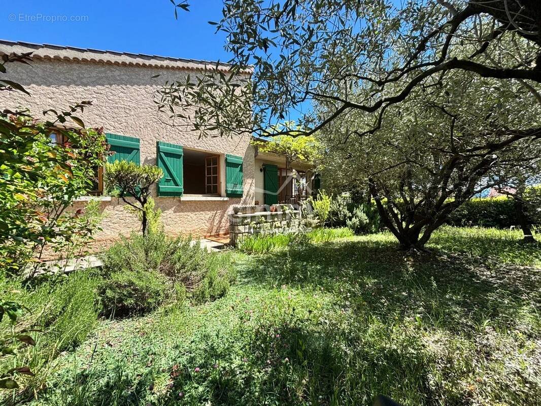 Maison plain-pied 4 chambres, garage à SISTERON - photo 1