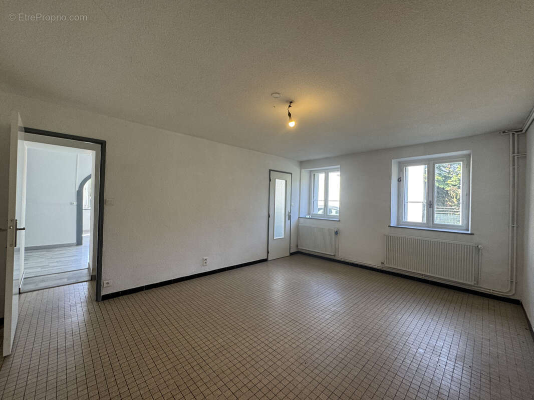 Appartement à RADDON-ET-CHAPENDU