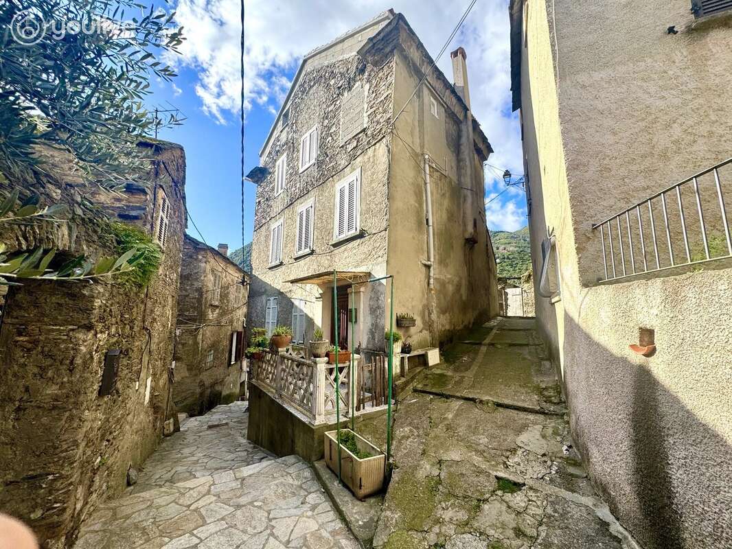 Maison de village avec 2 appartements –Petite Vue mer et montagne - photo 11