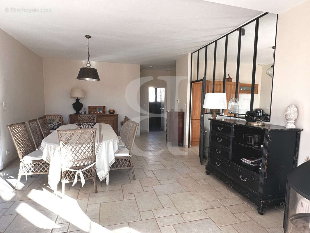 Maison à L'ISLE-SUR-LA-SORGUE