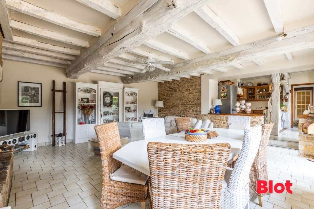 Maison à BOURG-DES-COMPTES