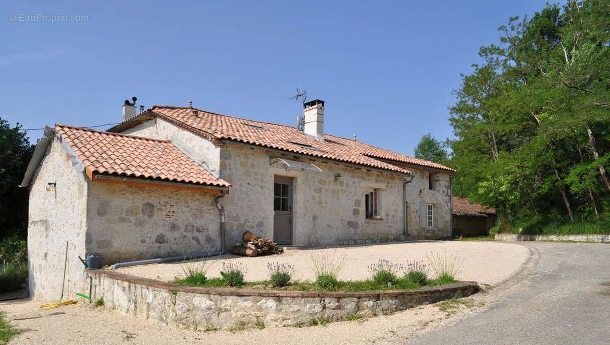 Maison à SAINT-URCISSE