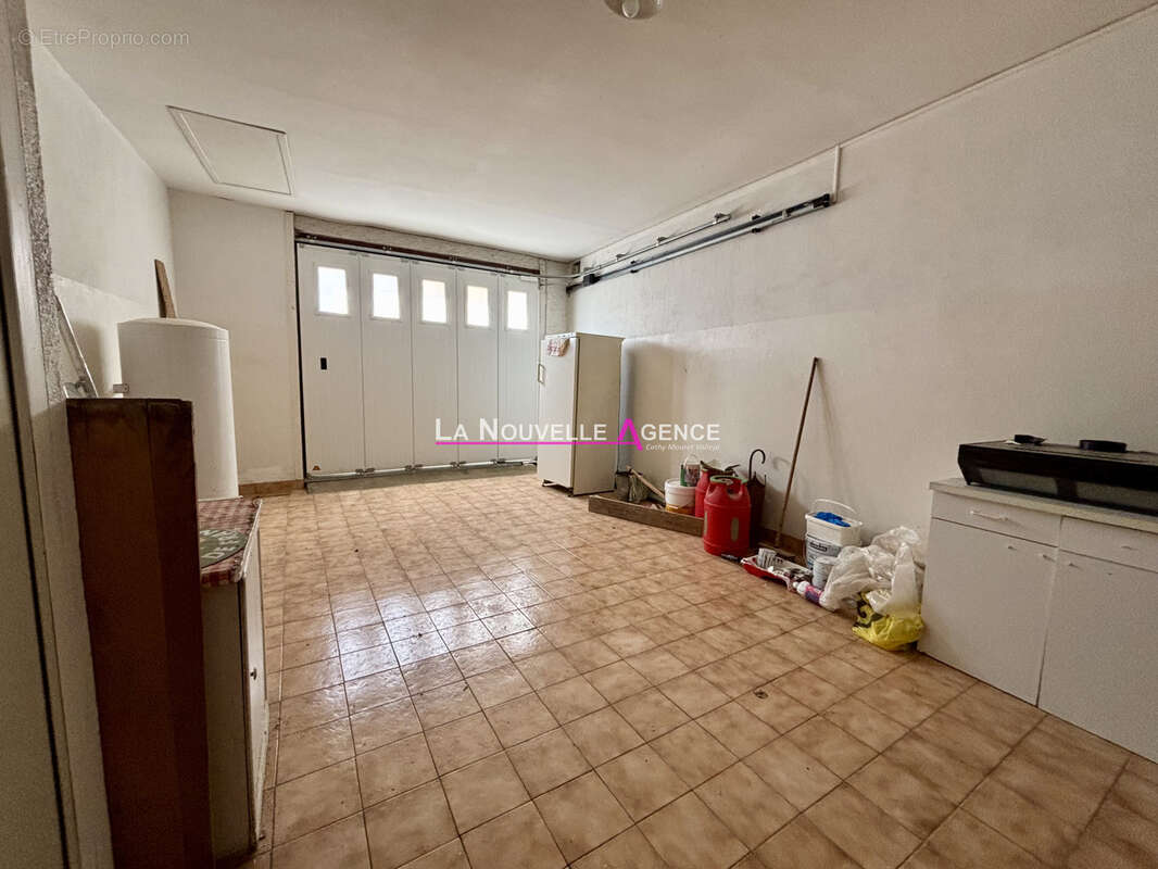 Grande maison de village avec terrasse, cour et garage - photo 15