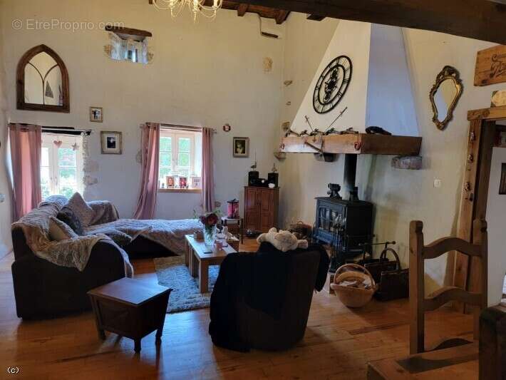 Maison à NANTEUIL-EN-VALLEE