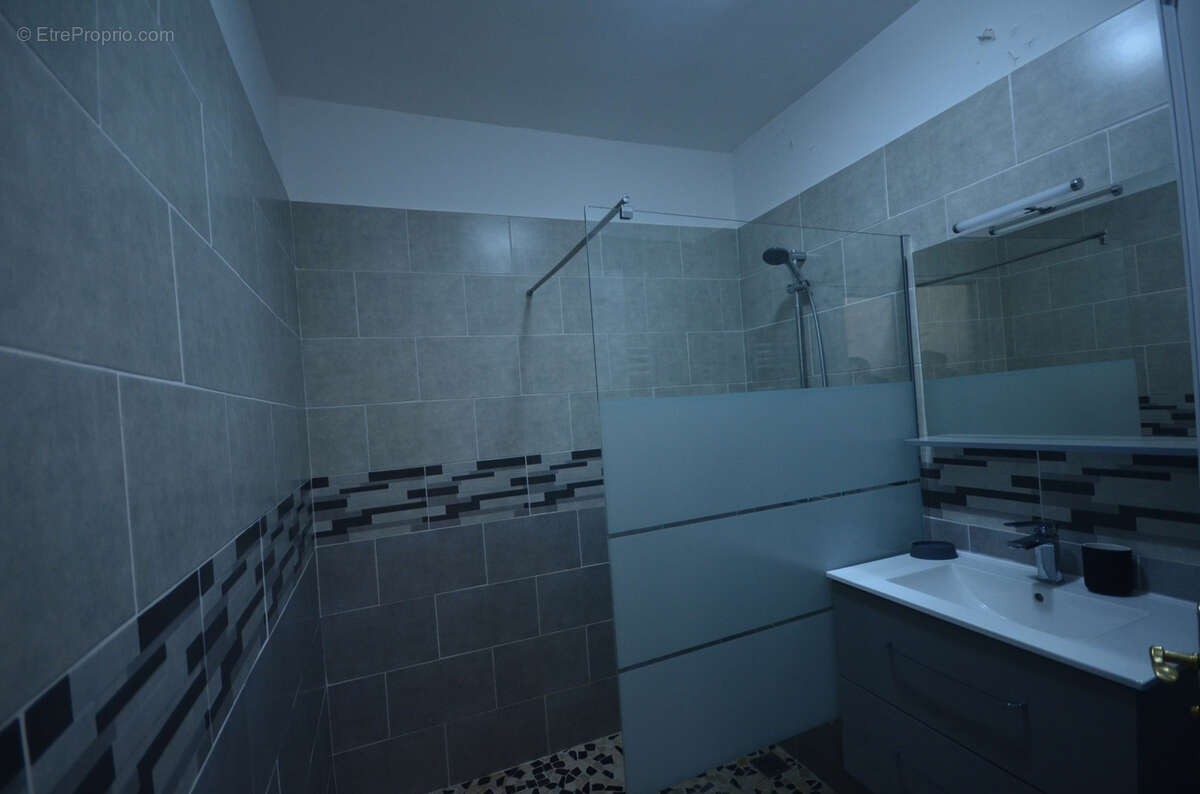 Appartement à LES SALLES-SUR-VERDON