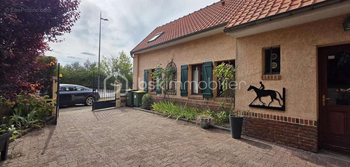 Métropole sud d'Amiens à Saint-Fuscien, maison individuelle de 4 chambres et 1 bureau avec jardin - photo 3