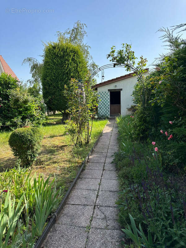 Maison à LE MESNIL-LE-ROI